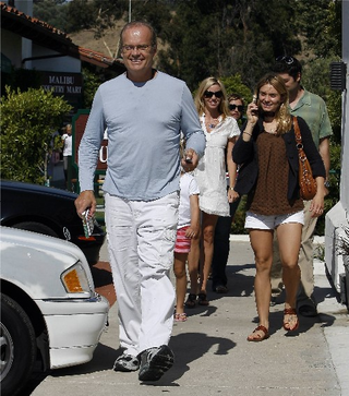 Illustration for article titled Jessica Simpson Eats Meat • Kelsey Grammer Smiles After Heart Attack